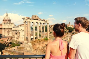 couple-overlooking-roman-architecture