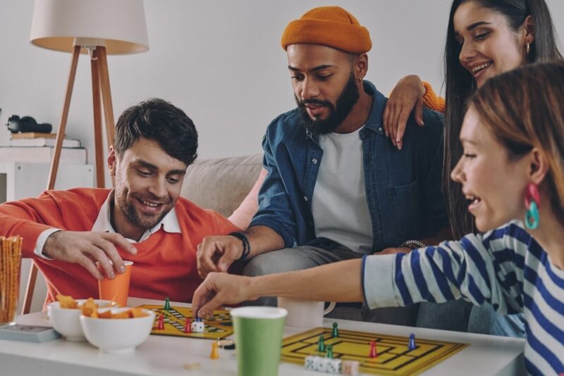 The 7 Best Games to Learn English In Groups and Alone