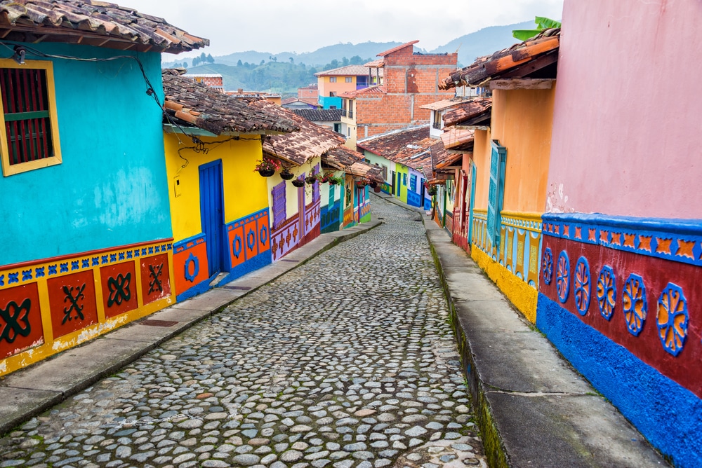 Qué Chimba! 79 Cool Colombian Slang Words You've Gotta Know