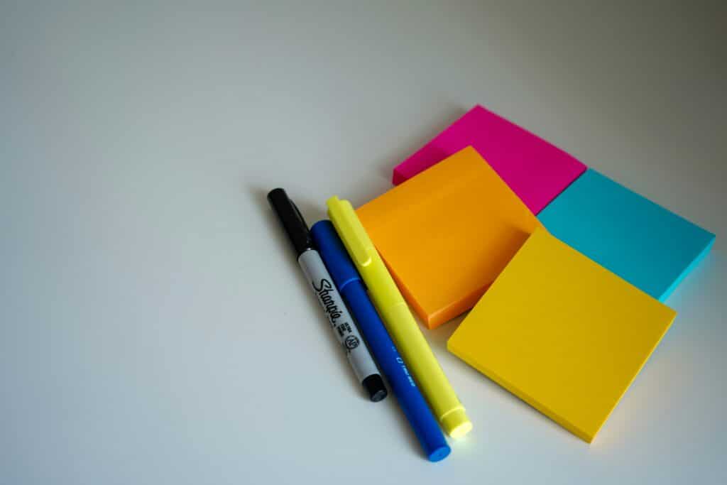 Sticky-notes-and-markers