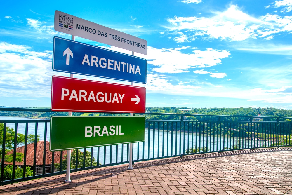 tri-border-sign-with-argentina-paraguay-and-brazil