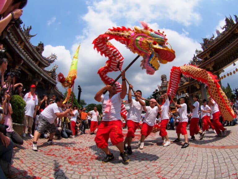 traditional Chinese lion dance