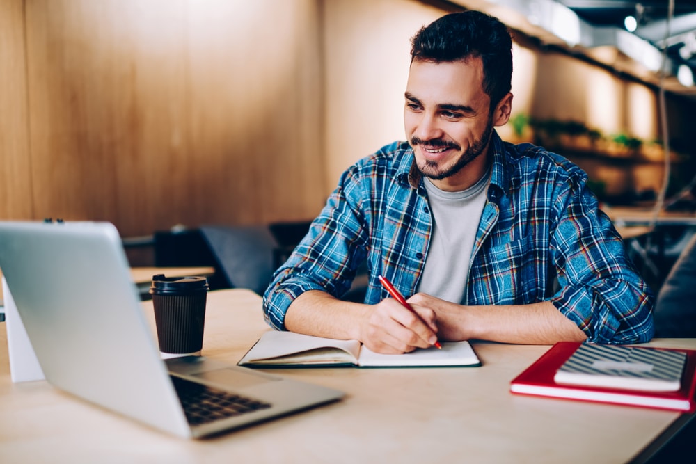 man studying italian vocabulary on his laptop