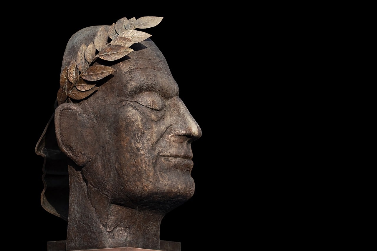 sculpture-of-roman-emperors-head-wearing-laurel-leaves