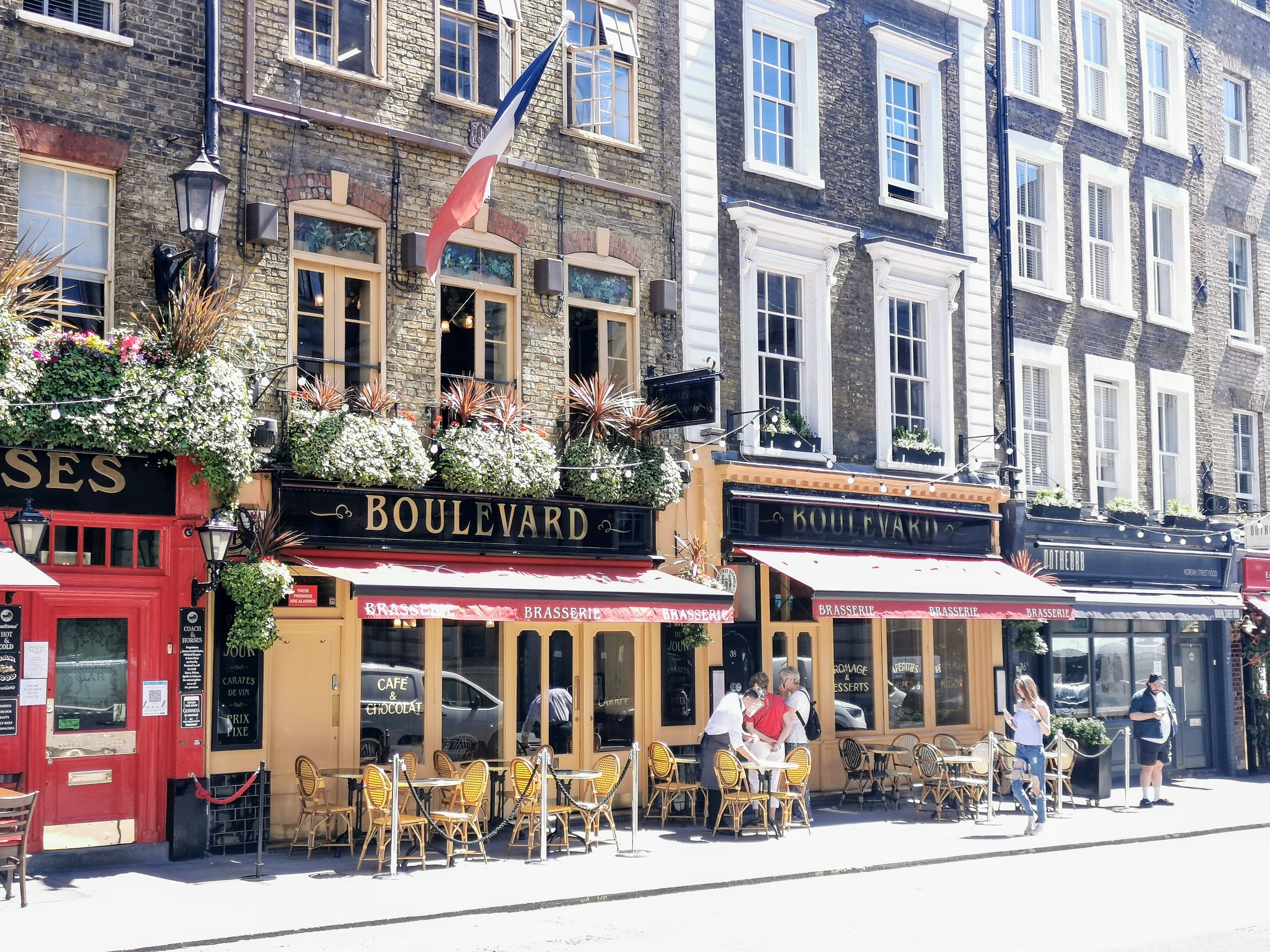 A French cafe in London