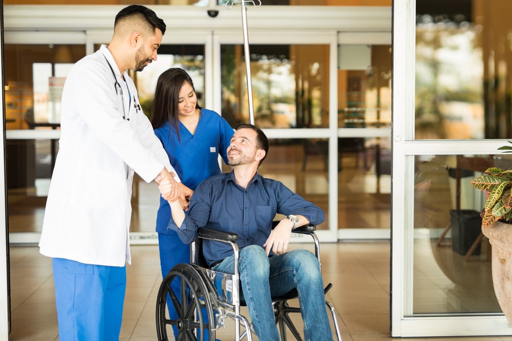 doctor-saying-goodbye-to-patient