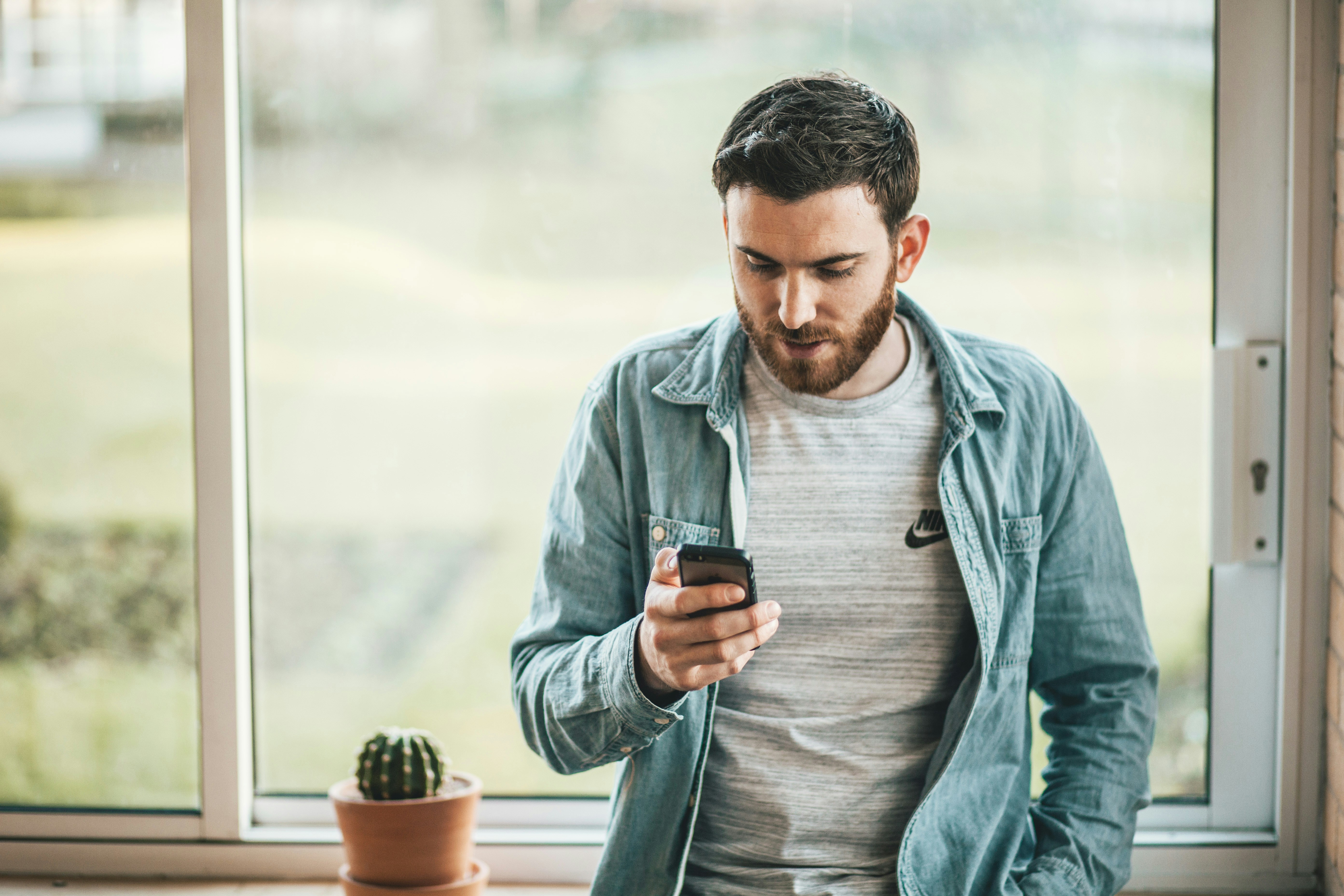 man-texting-on-phone