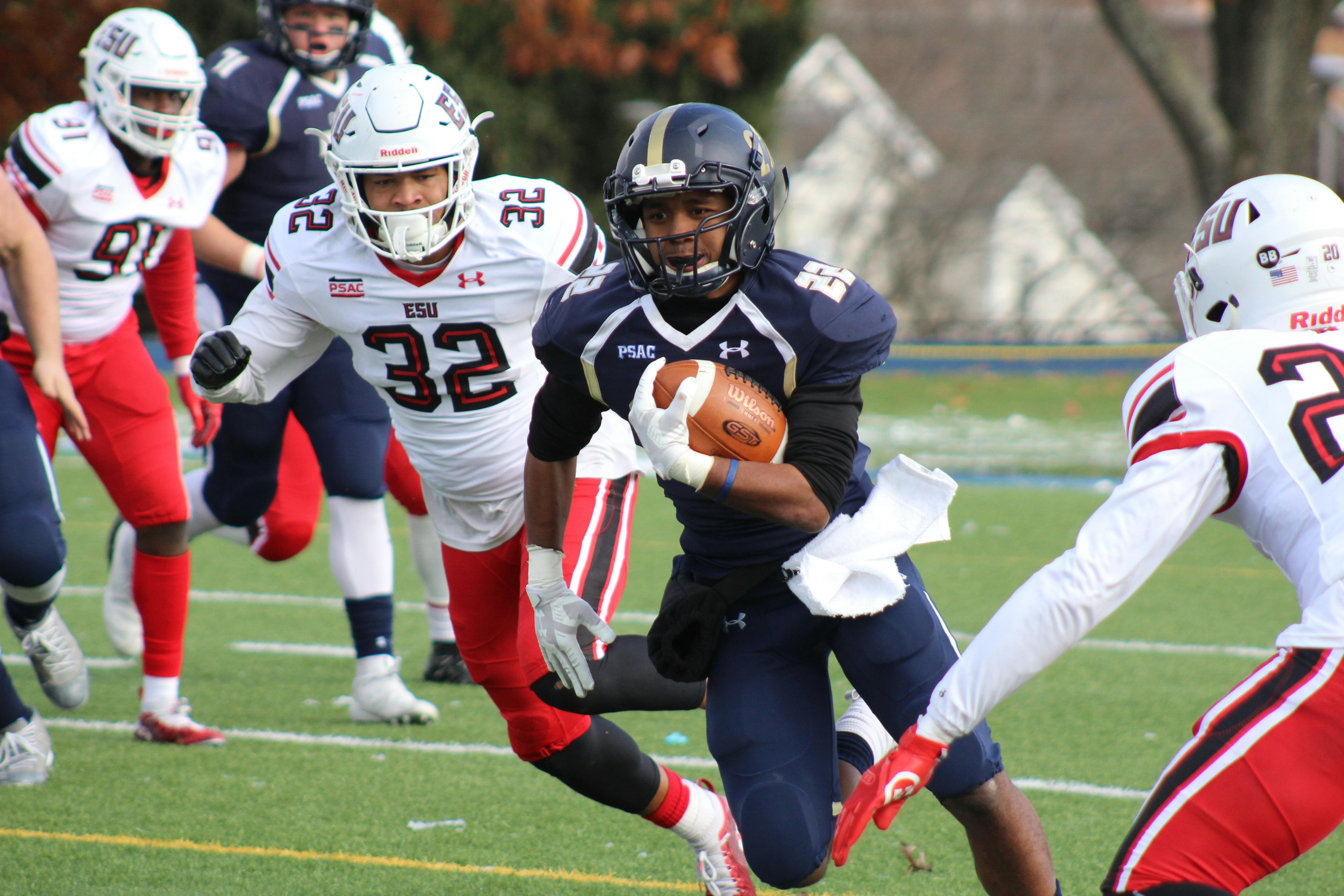 American football players playing a game