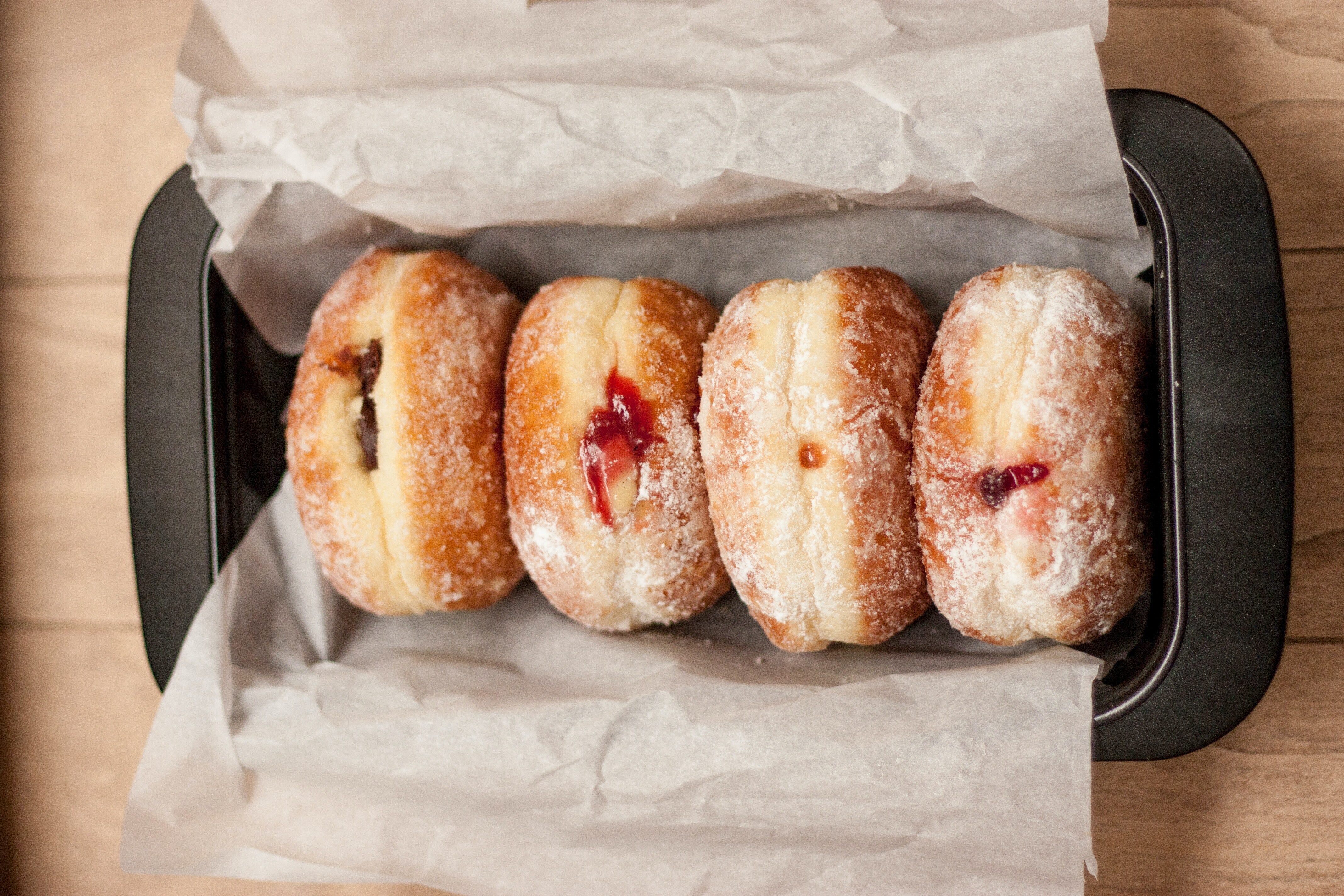 berliner-donuts-fruits-in-german-fruit-dishes