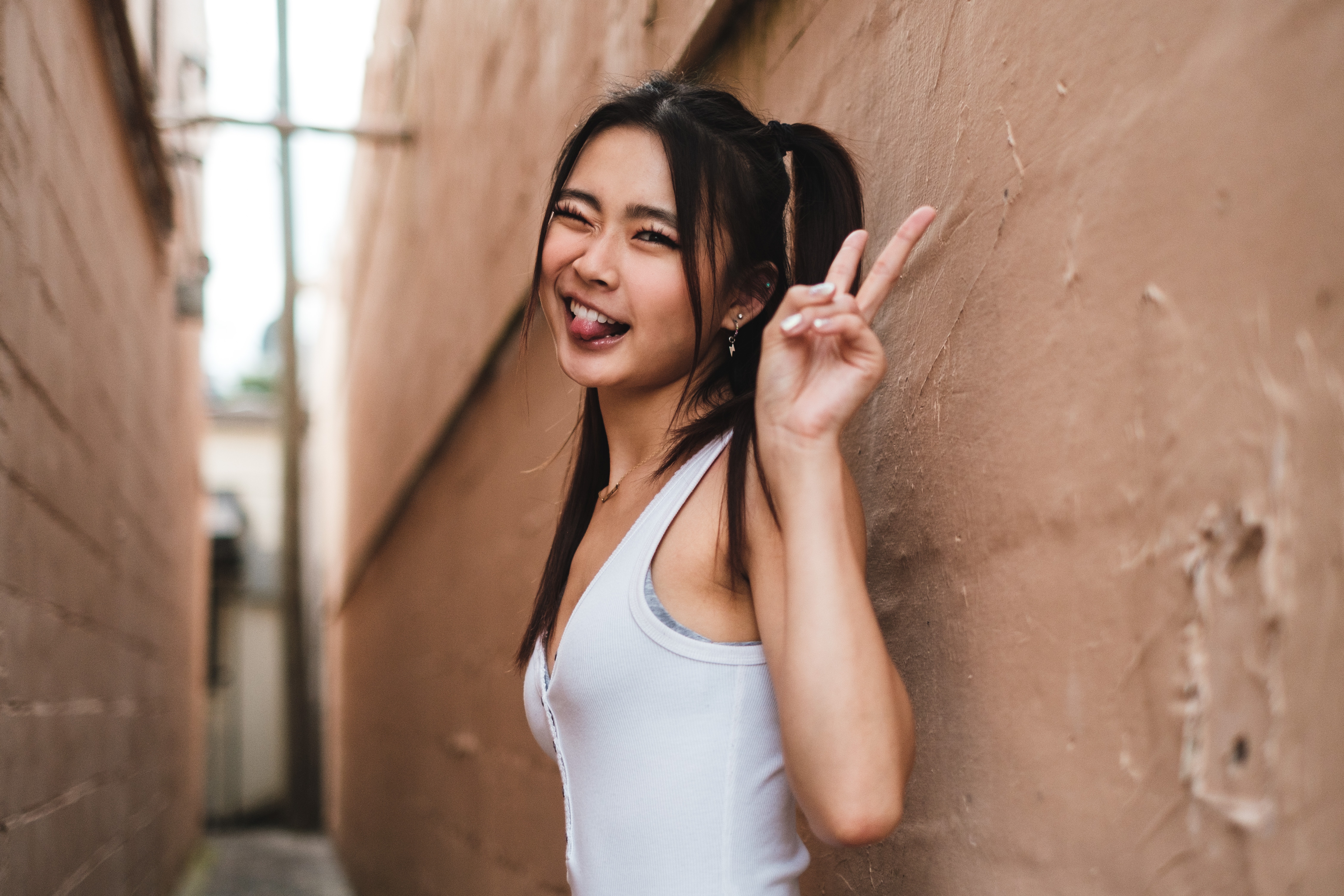 japanese-woman-making-the-peace-sign